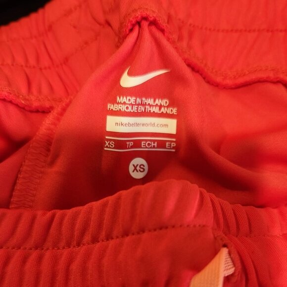 NWT Sz XS🔥Nike Women's Dri-Fit 3" Shorts Coral Red Training Short - Picture 2 of 5